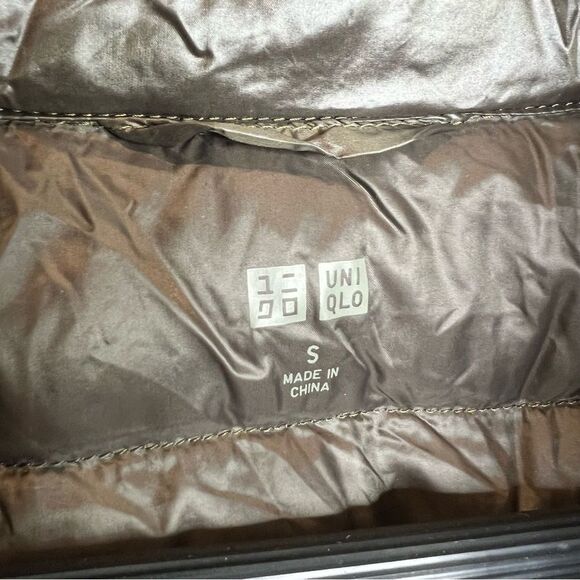 Uniqlo down filled feathers vest in dark green - Picture 3 of 9